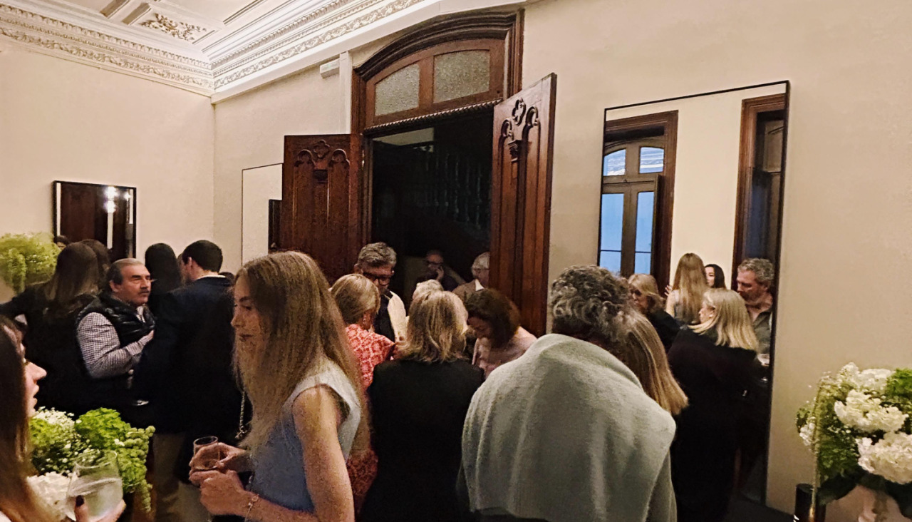 Influencers y figuras del mundo lifestyle y beauty gallego se sumaron al evento, dando visibilidad y reforzando el viu0301nculo de Studio ZCV con el entorno digital.