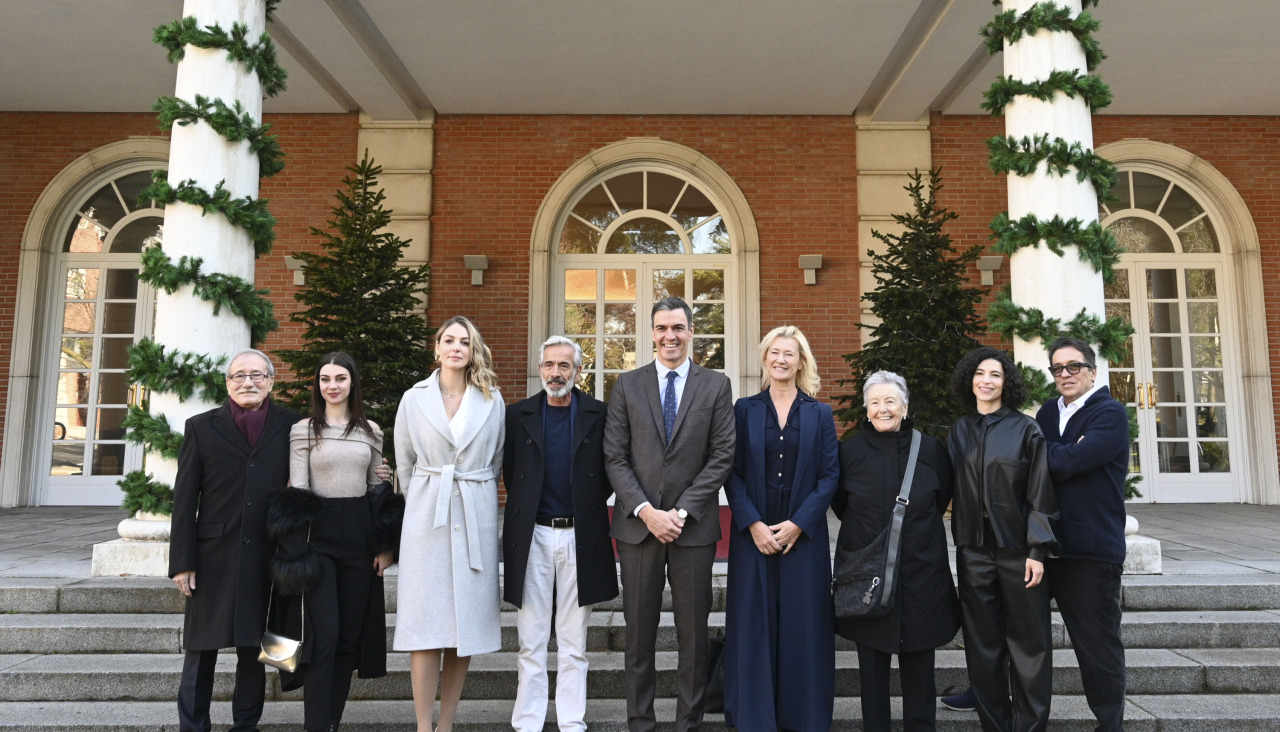 Los actores de Cuentame visitan la Moncloa