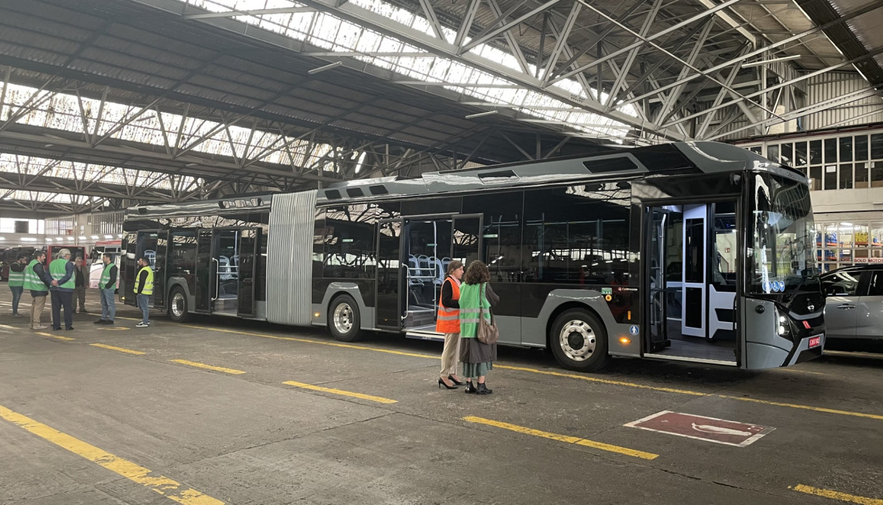 Autobu00fas elu00e9ctrico articulado en pruebas en A Coruu00f1a (2)