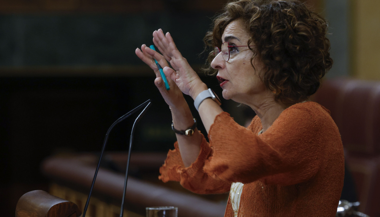 La ministra de Hacienda, María Jesús Montero, en la sesion de control al Gobierno el 24 de septeimbre en el Congreso