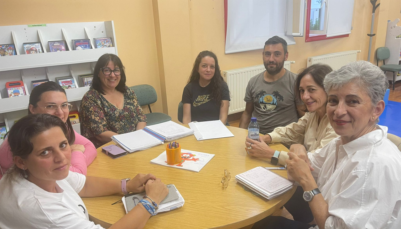 Reunión del PSOE con la AMPA del Vicente Otero de Carral