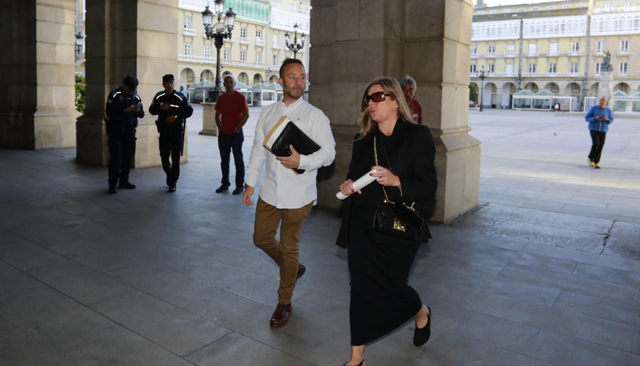 Eva Arcos, abogada de la Asociación Provincial de Hostelería de A Coruña, a su llegada a la mesa técnica