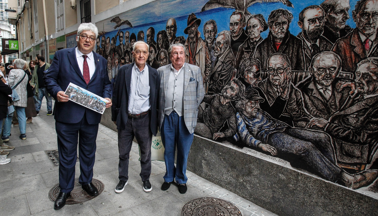Arenas, Montero y Vázquez junto al homenaje