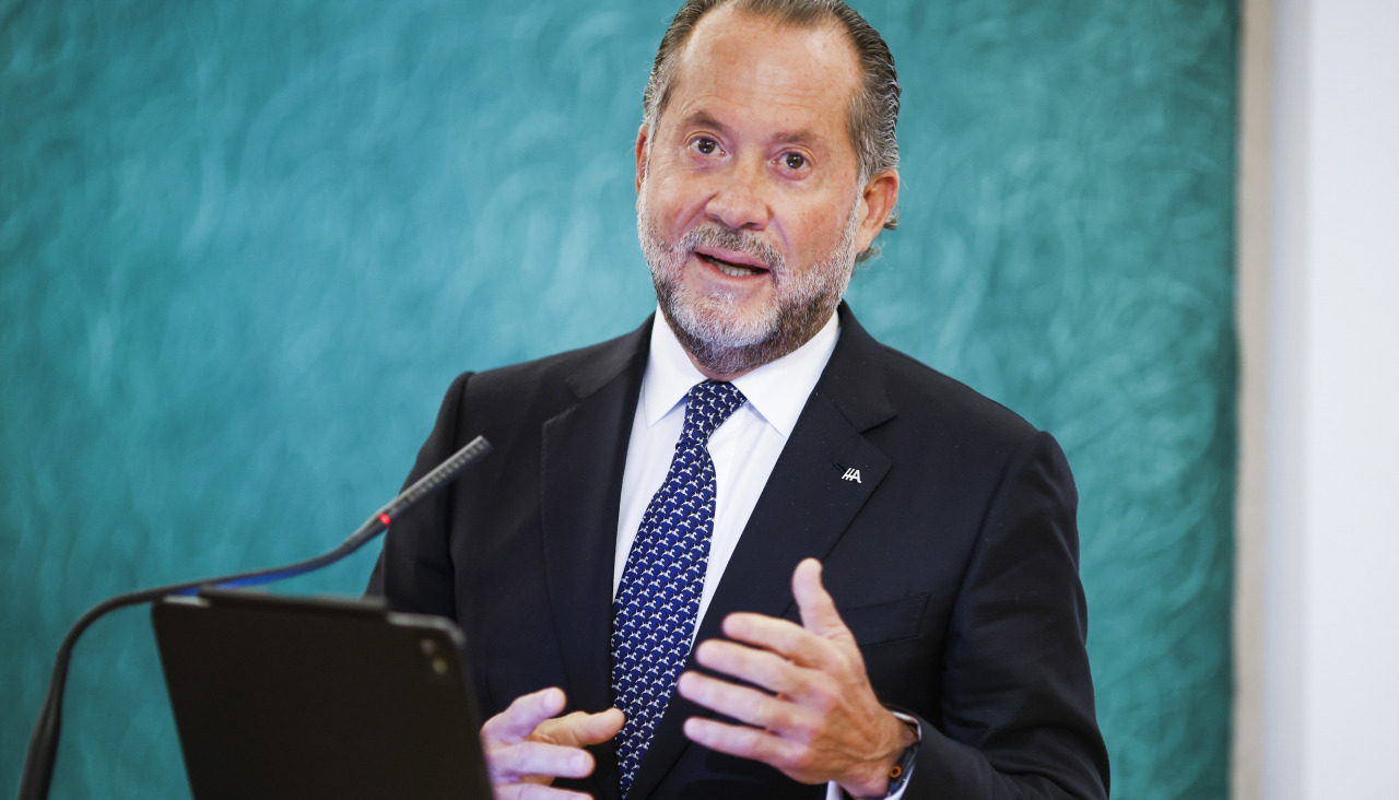 Juan Carlos Escotet interviene durante un acto
