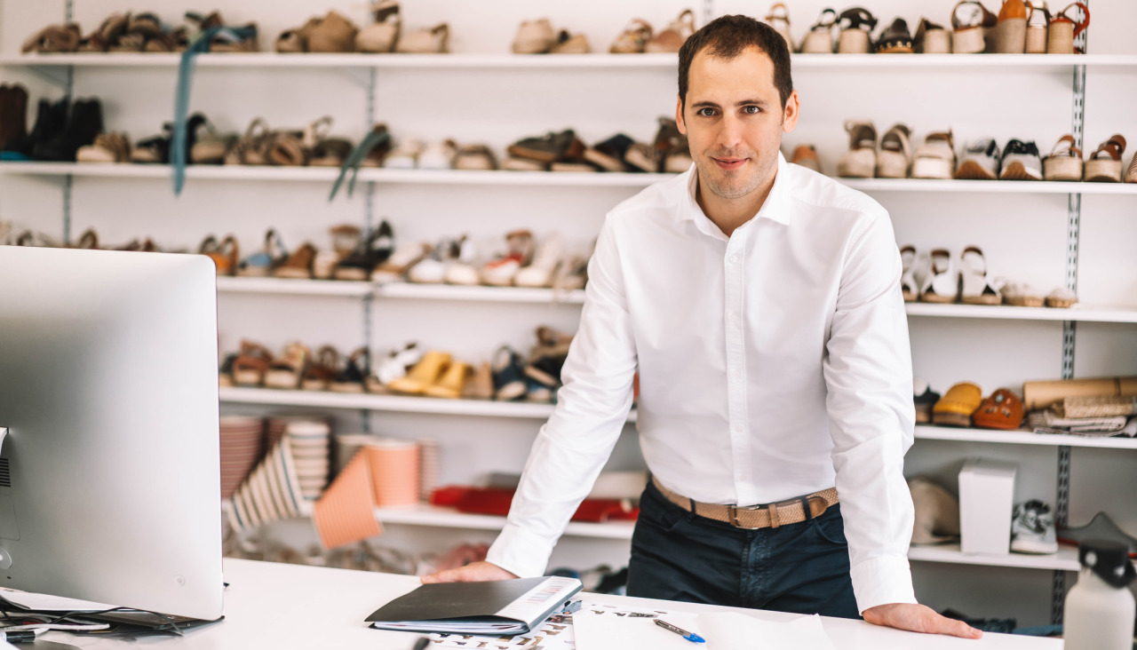 Heredero de una tradición de casi ocho décadas, Jordi Pons continúa el legado familiar que convirtió las alpargatas Toni Pons en un icono mundial