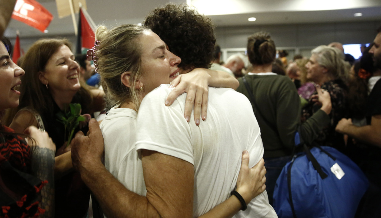 Activistas de la Flotilla, a su llegada a Grecia