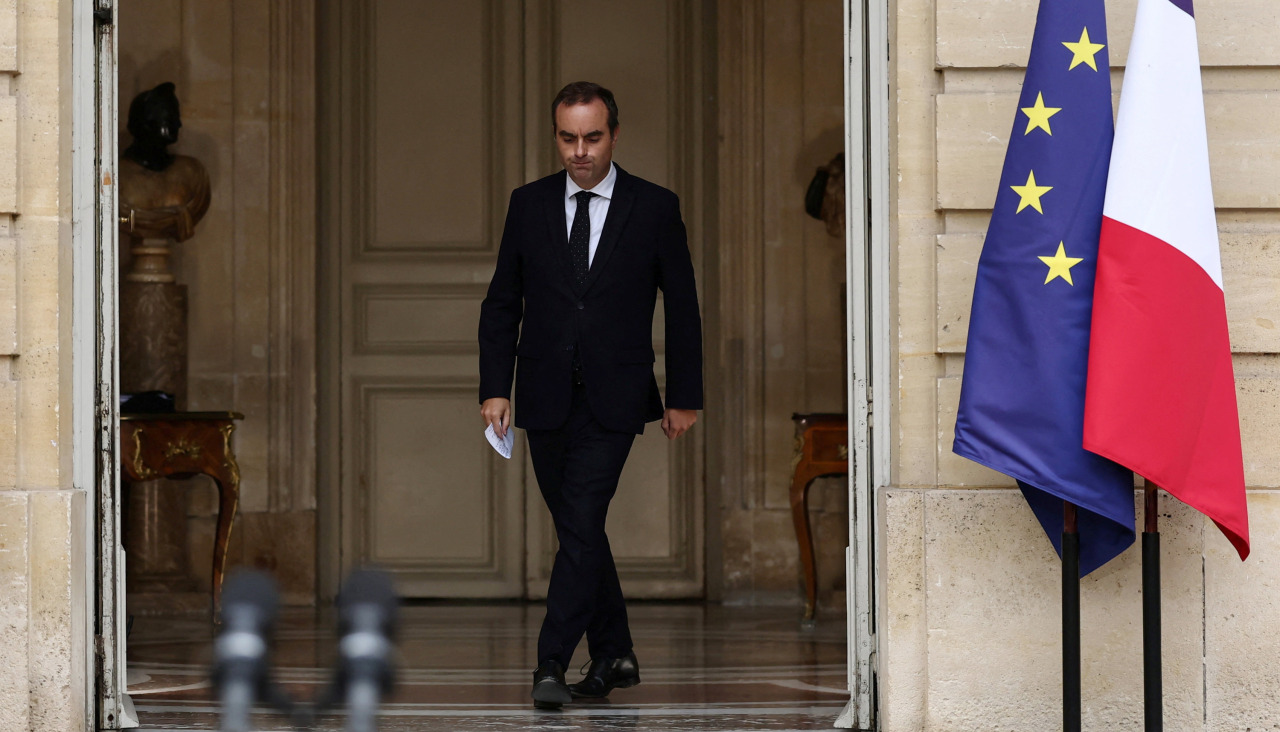 Lecornu, este lunes, antes de su rueda de prensa en el Hotel Matignon