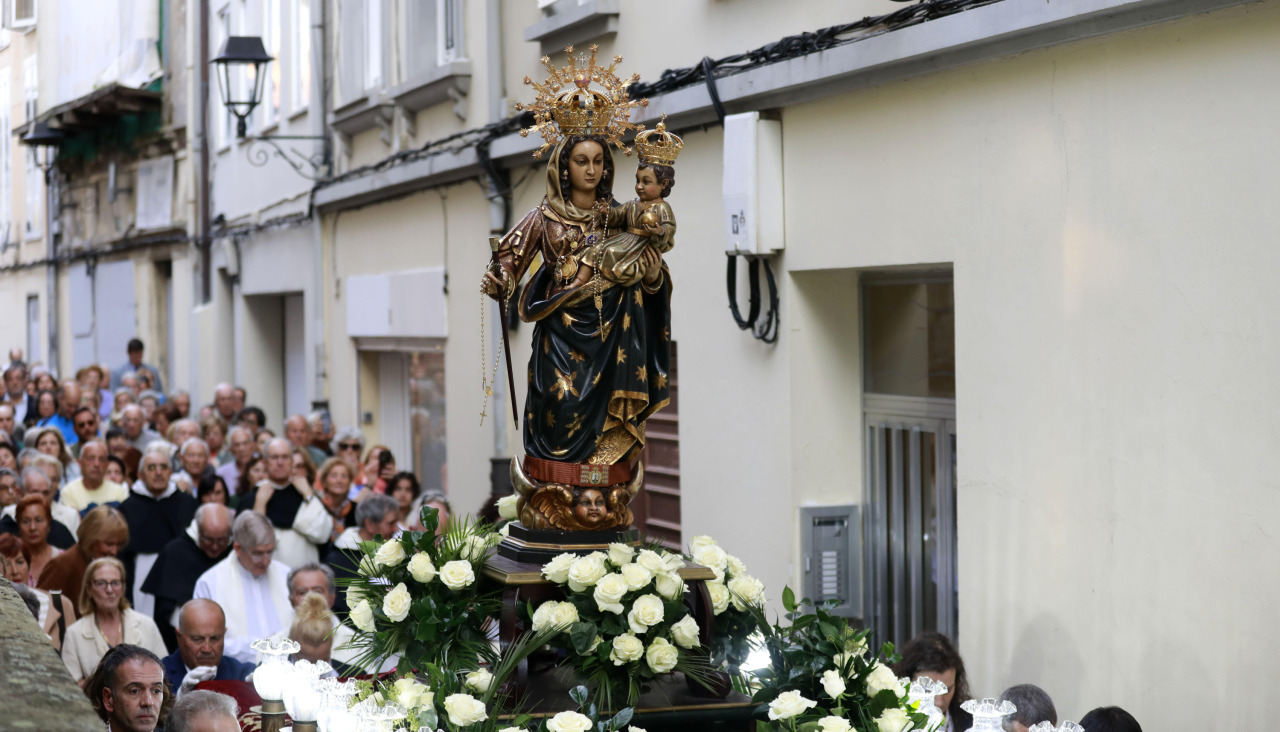 Procesión masiva de la Virgen del Rosario por las calles de la Ciudad Vieja