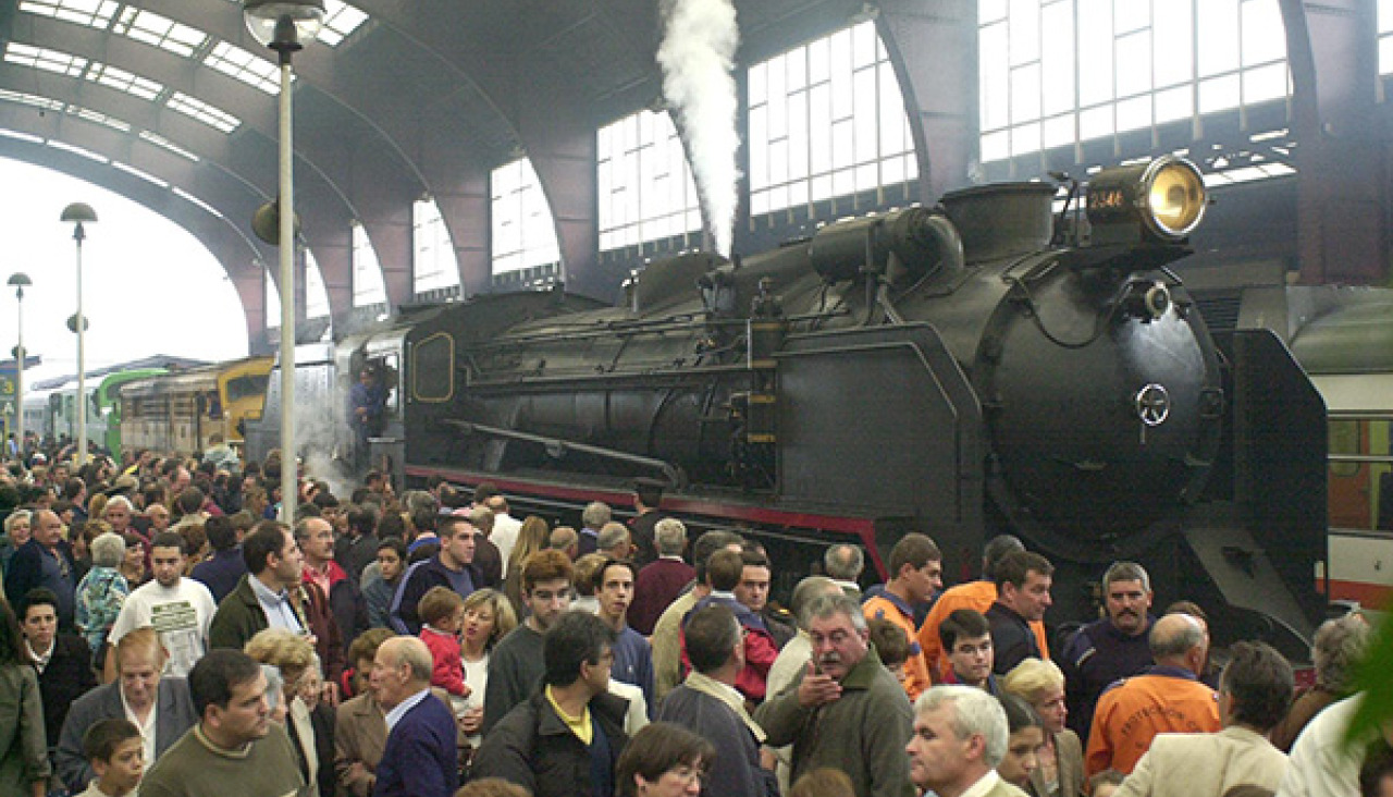 El tren de vapor, hace 25 años a su llegada a la estación de San Cristóbal