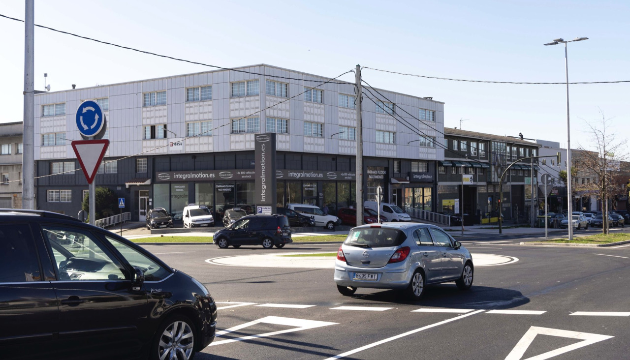 Rotonda entre la avenida de Finisterre y la calle Gutemberg