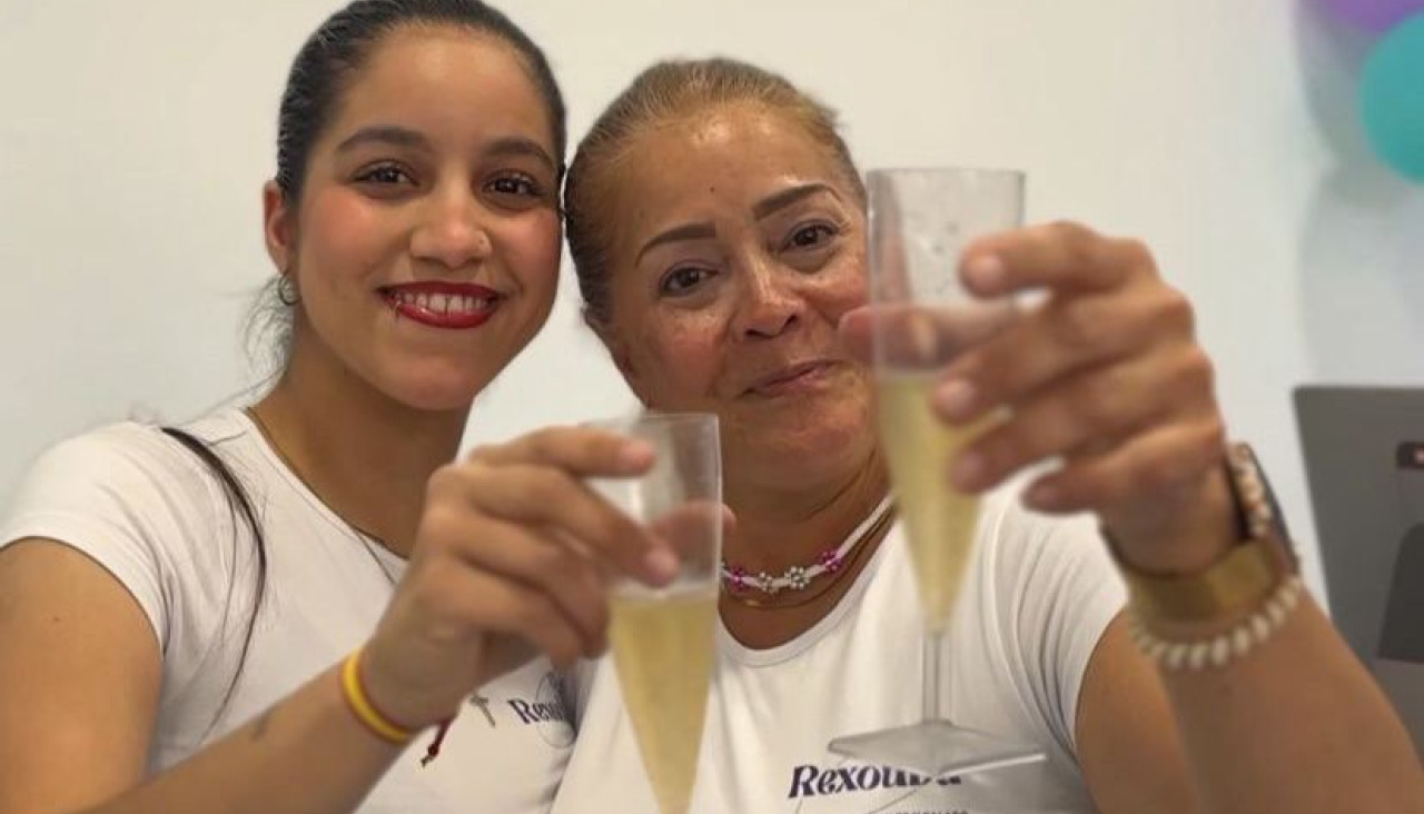 Victoria y Osmalín celebran la inauguración de Rexouba, el pasado 4 de octubre, en la Avenida de Monelos