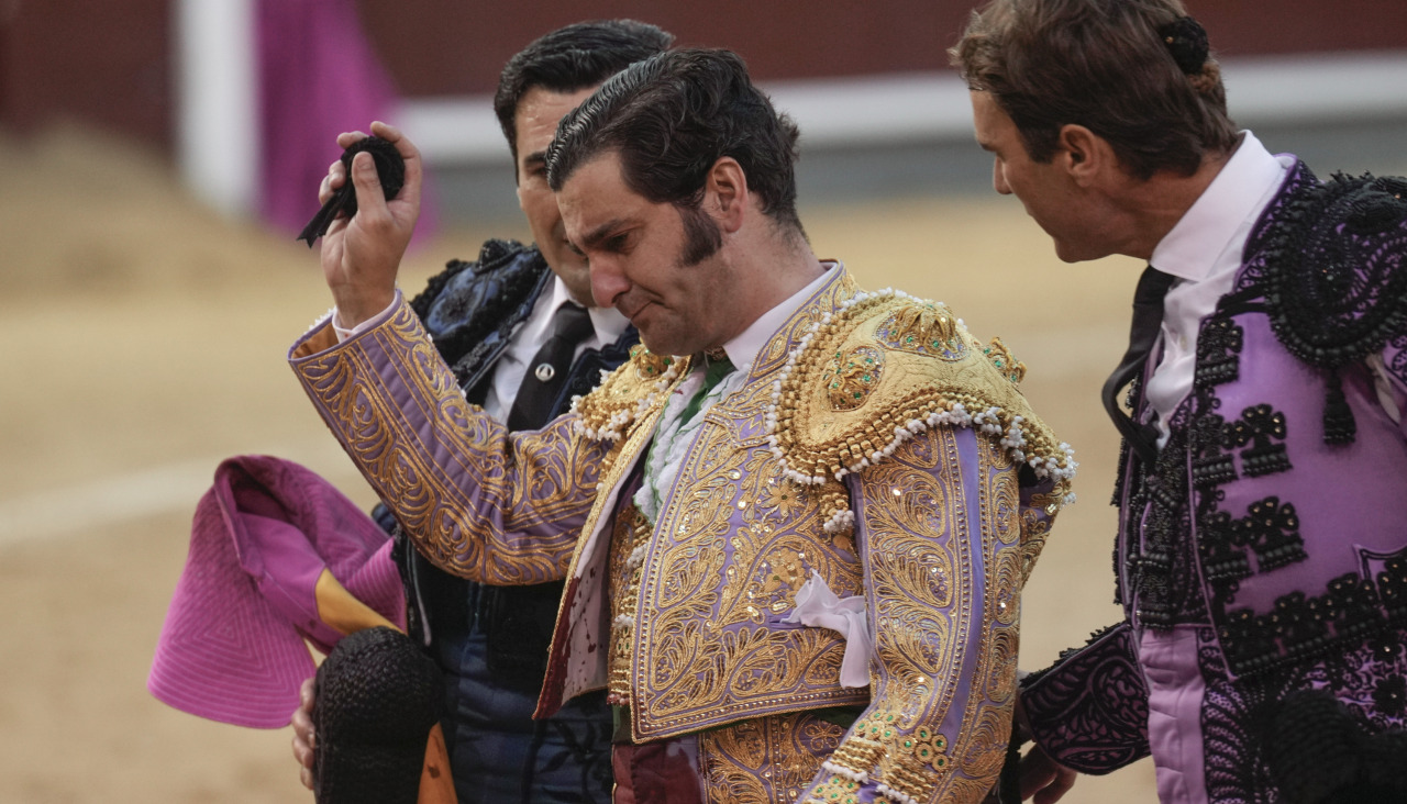 Morante se corta la coleta