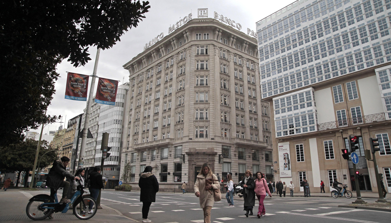 Edificio del Banco Pastor en A Coruña.jpg