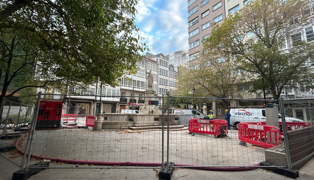 Fuente de Neptuno vallada en A Coruña