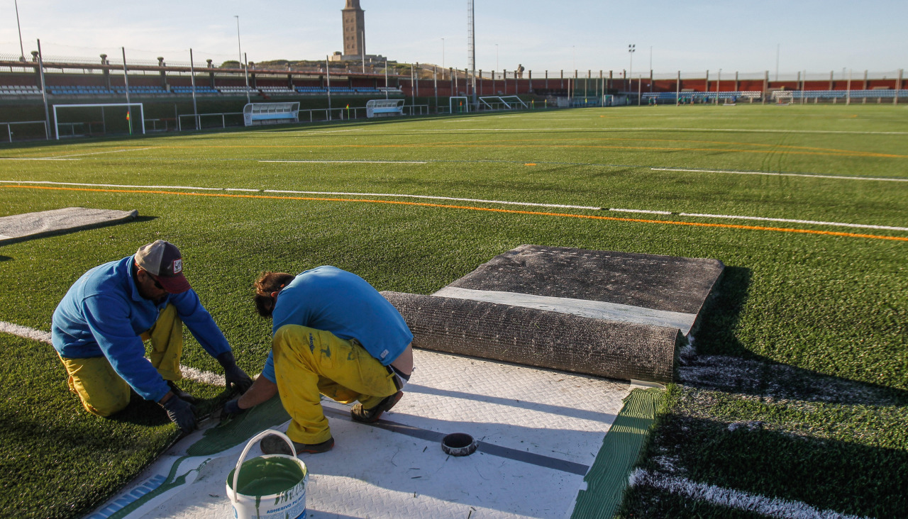 Operarios en la Ciudad Deportiva Arsenio Iglesias