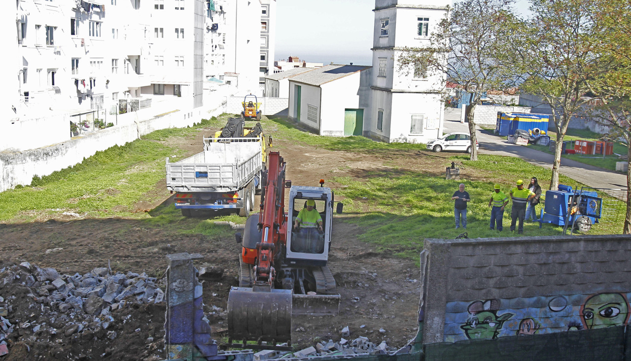 Derribo del muro del parque del Observatorio