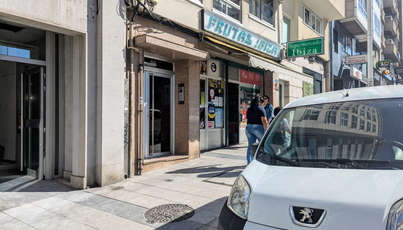 El número 95 de la avenida de Monelos, donde tuvo lugar el crimen