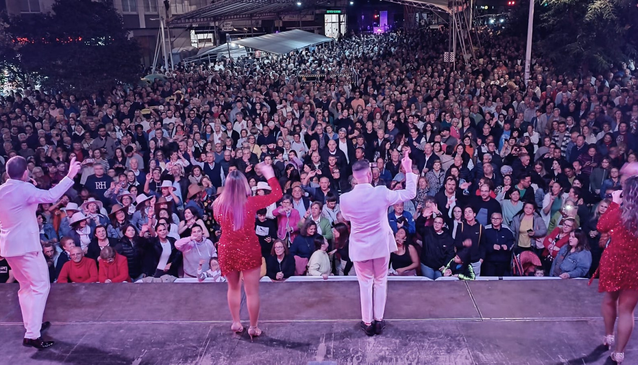 Momento para la historia en la actuación de Los Satélites