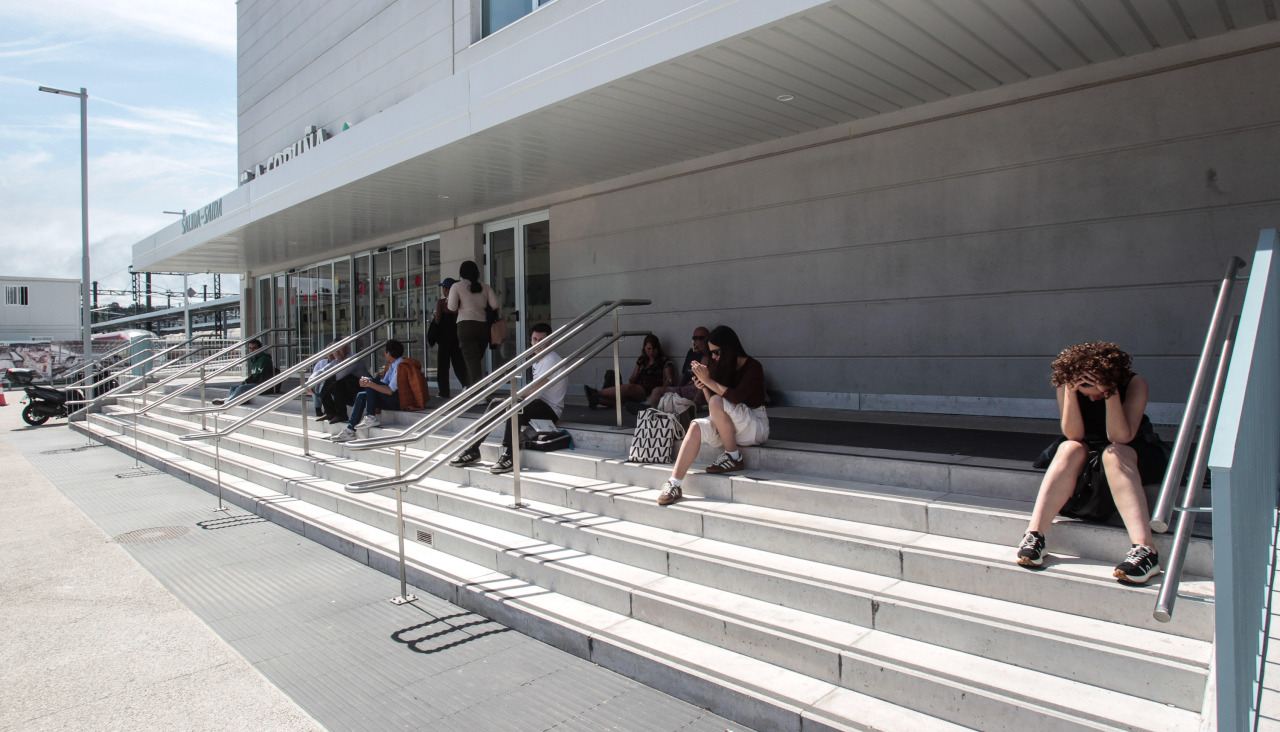 Casi una veintena de trayectos con origen o destino la ciudad resultaron afectados