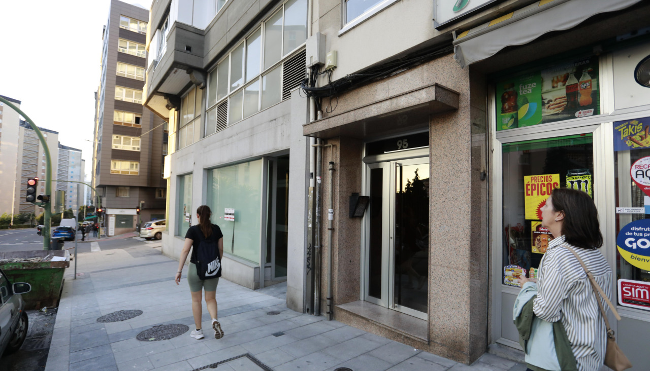 Vista de la avenida de Monelos, frente al número 95, donde tuvo lugar el crimen