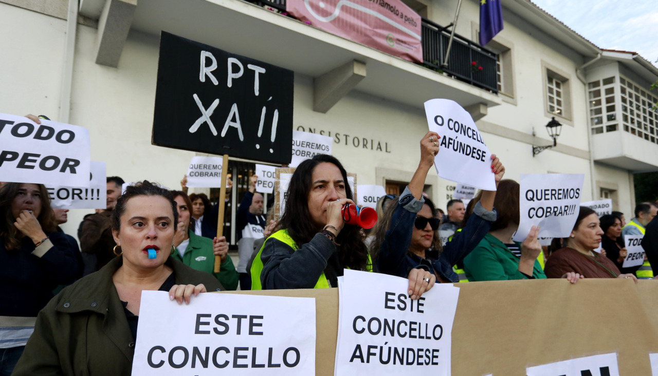 El personal municipal de Cambre volvió ayer a movilizarse