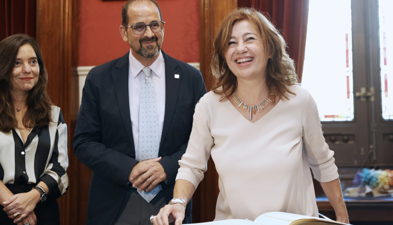 Francina Armengol, junto a Enrique Monteagudo e Inés Rey