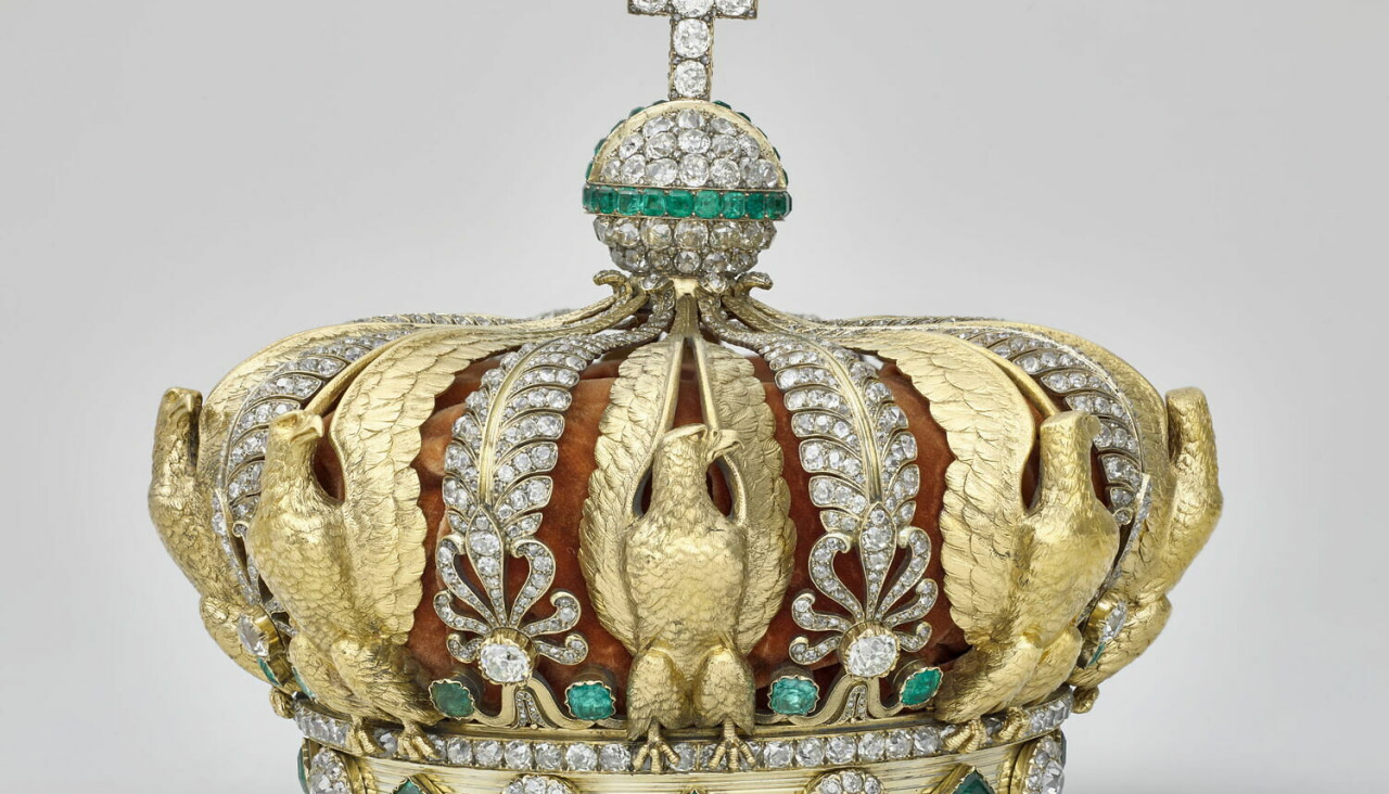 corona de la emperatriz Eugenia de Montijo, la esposa española del emperador Napoleón III robada en el Louvre