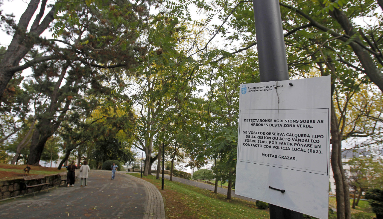 Cartel colocado en el parque de Santa Margarita
