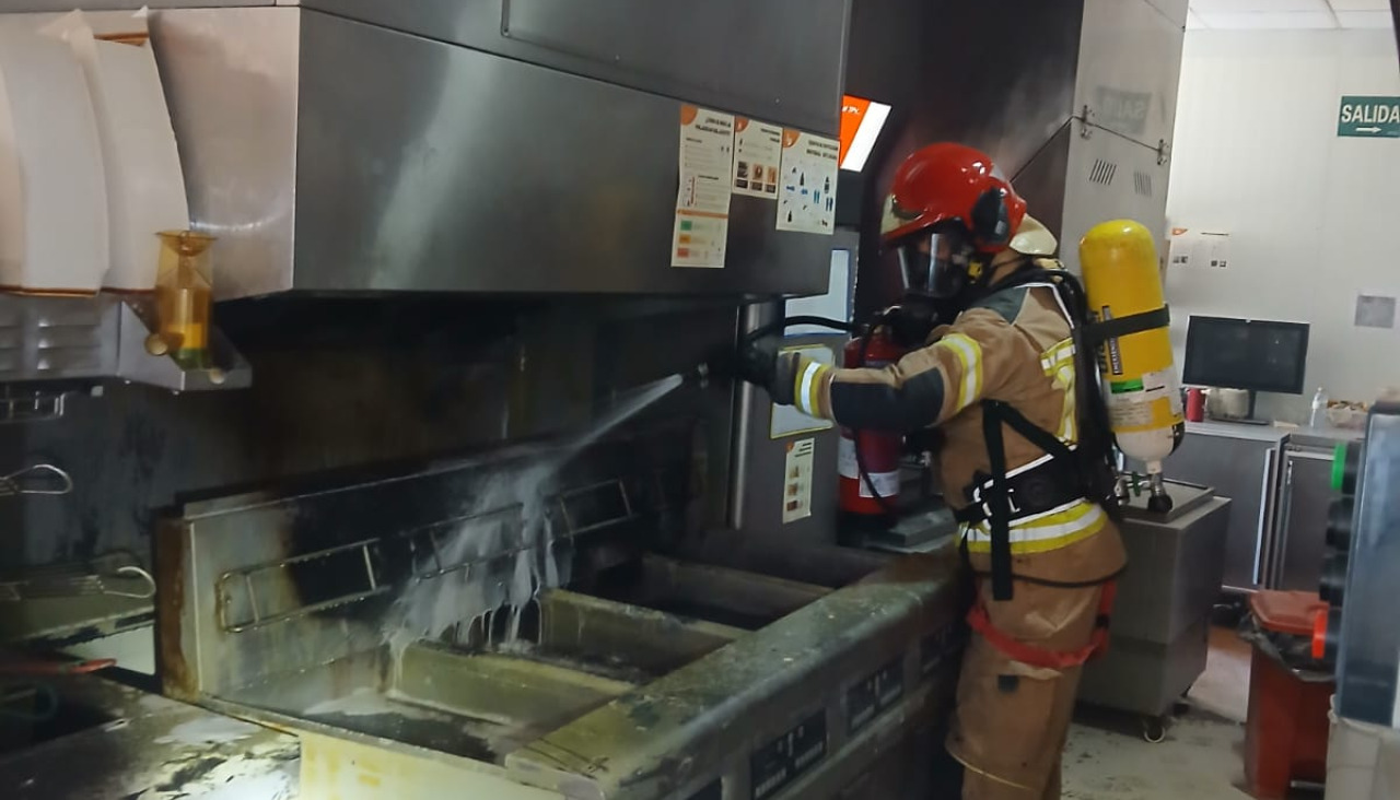 En el incendio ardió una freidora industrial