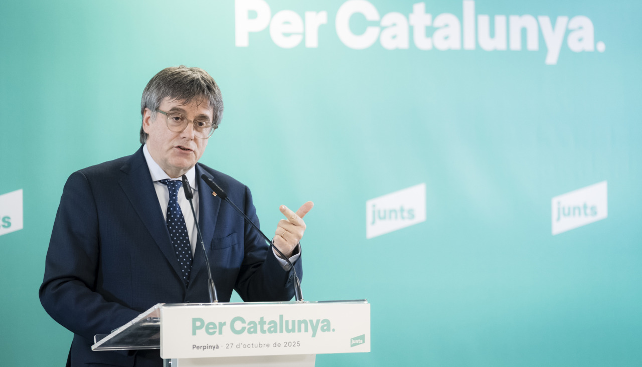 El presidente de JxCat, Carles Puigdemont, este lunes durante una comparecencia ante los medios sin admitir preguntas
