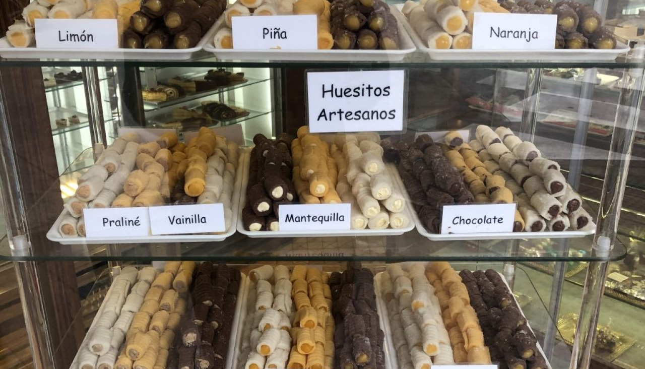 Huesos de Santo en la Confitería Flory