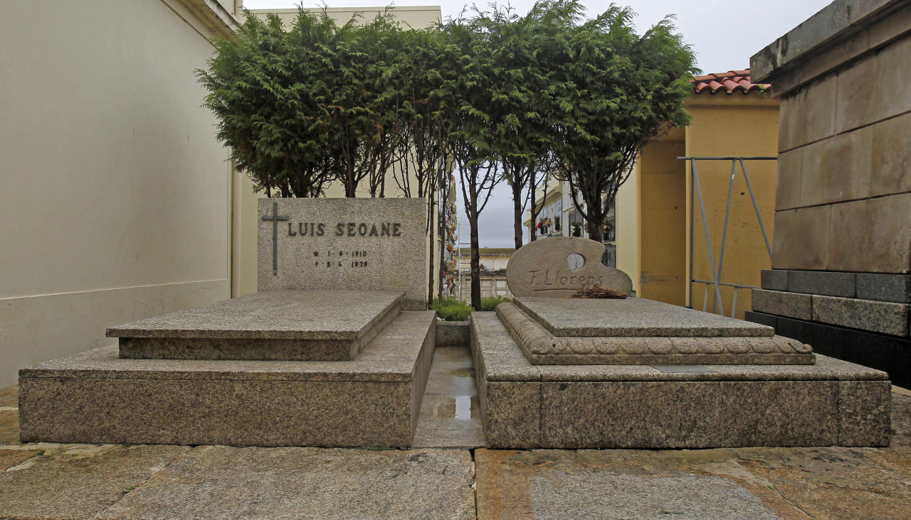 Tumbas de Llorens y Seoane