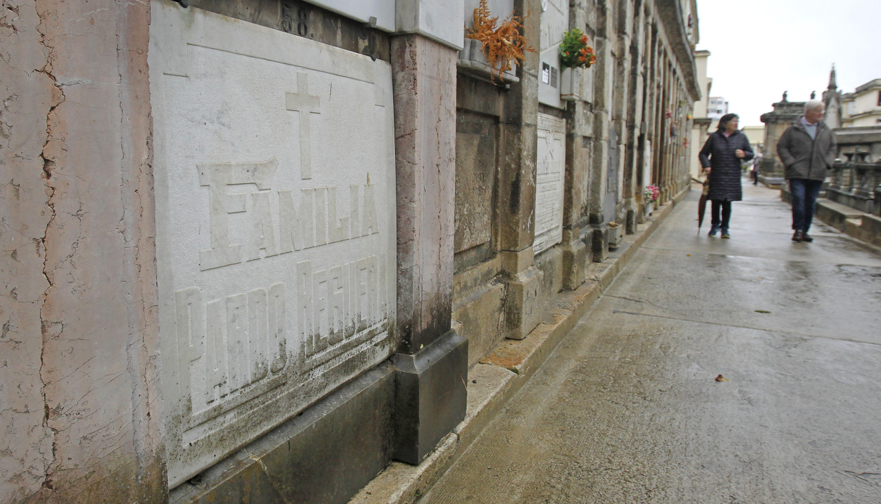 Tumba de Pardo Reguera en San Amaro