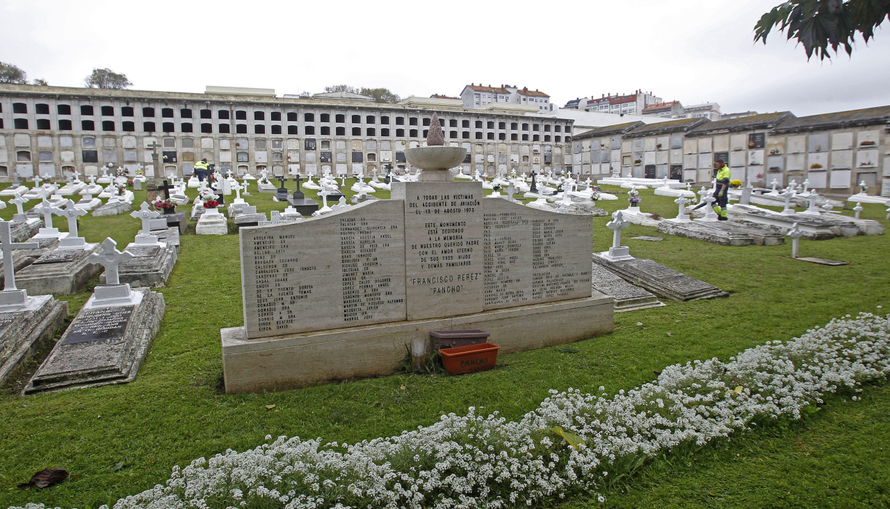 Monumento a las víctimas del accidente de Montrove
