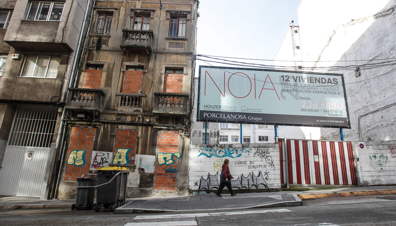 El número 23, tapiado, junto al solar en construcción