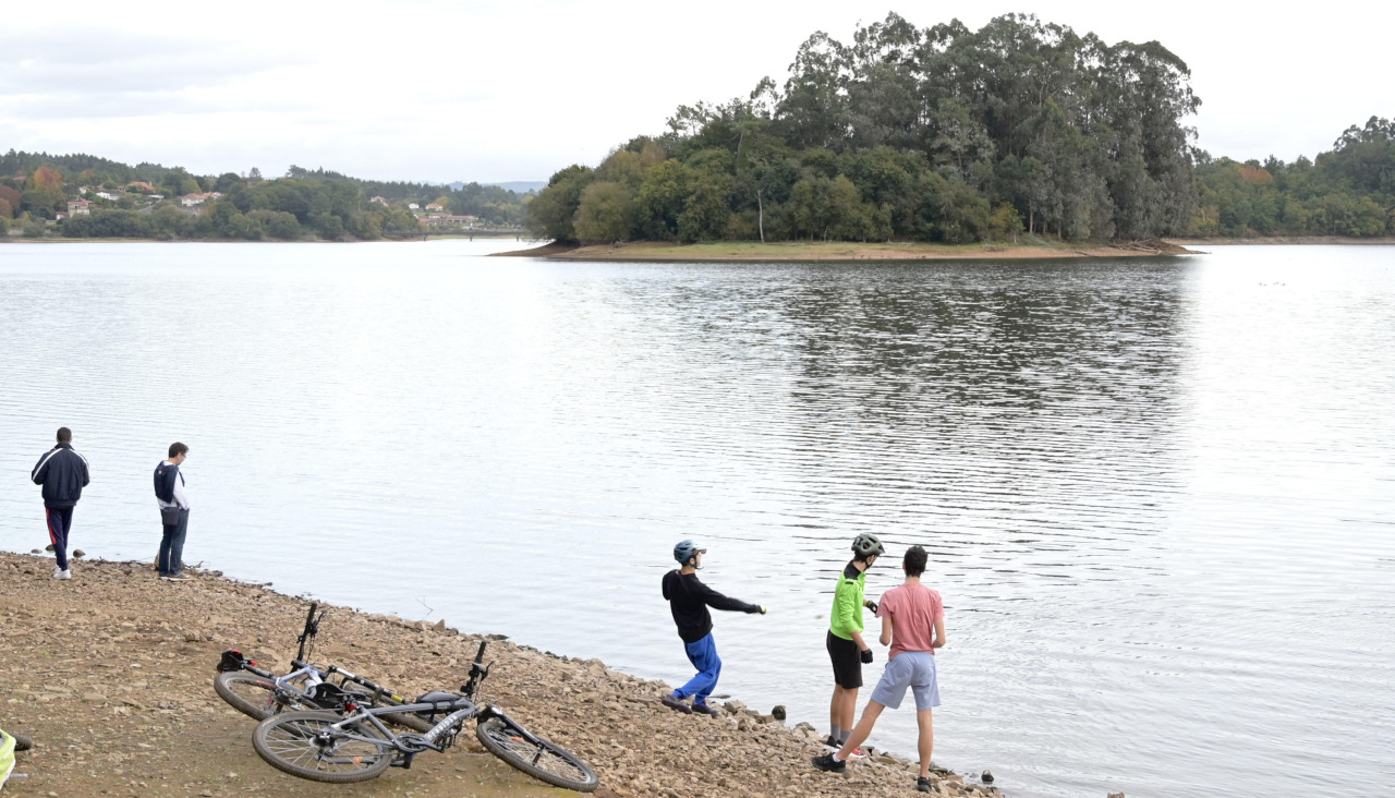 Jóvenes en el embalse de Cecebre