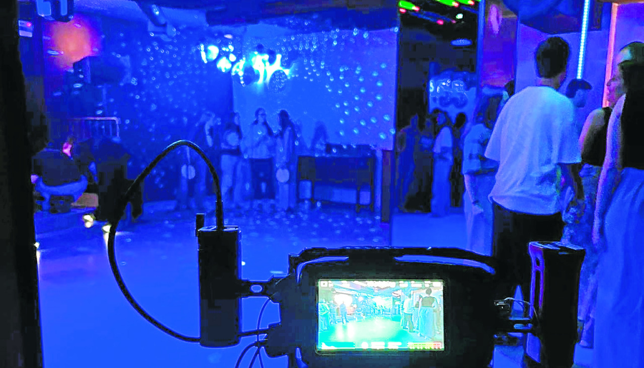 A gravación desenvolveuse durante unha tarde no pub Neón de Betanzos