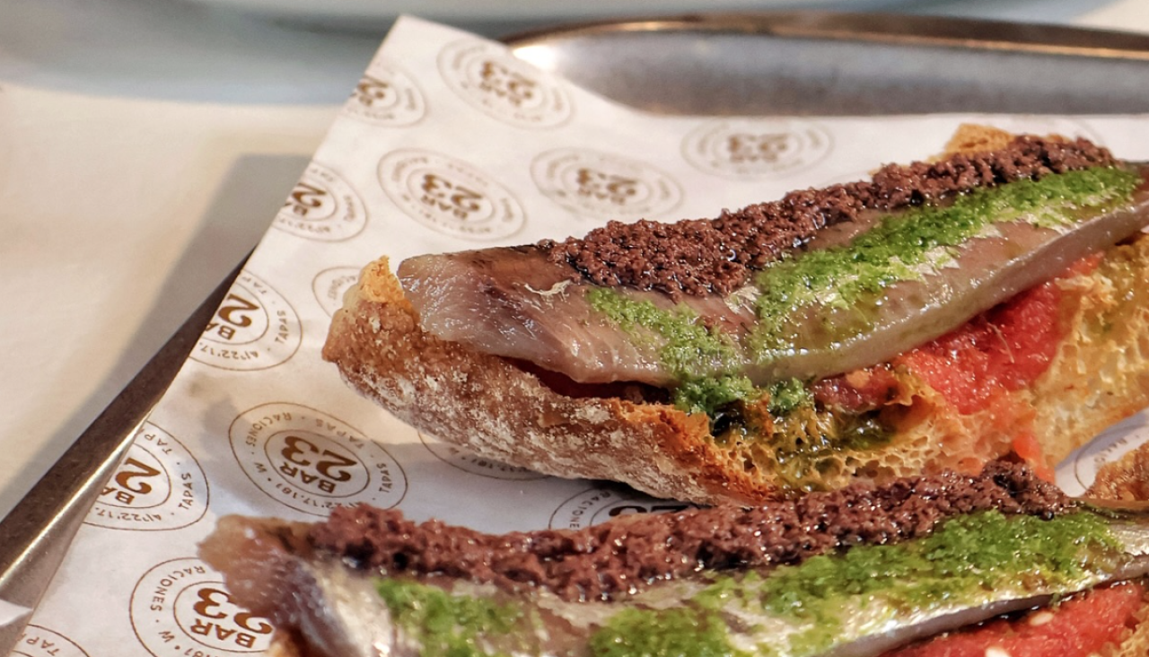 Tostas de sardina ahumada de Bar 23