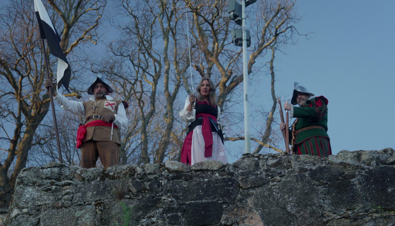 Fotograma do documental, cos Royal Green Jackets en primeiro plano