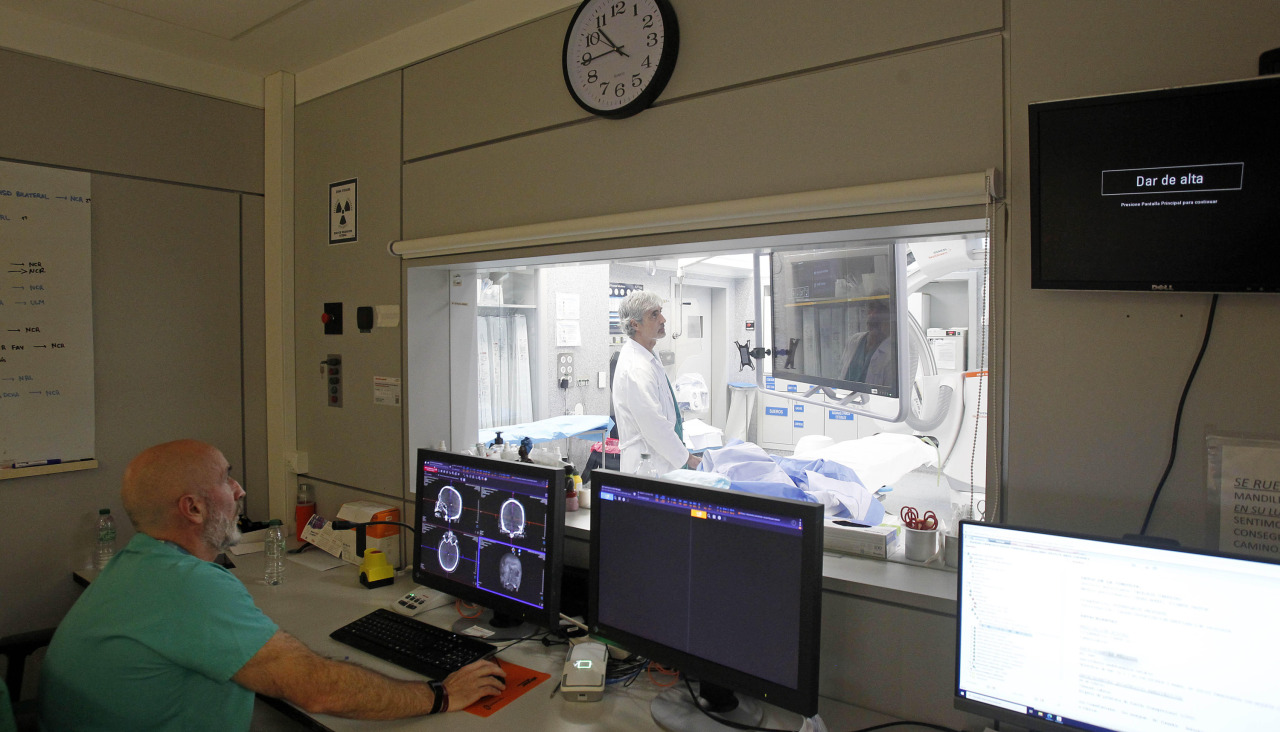 Sala de control de la unidad Neurorradiología Intervencionista