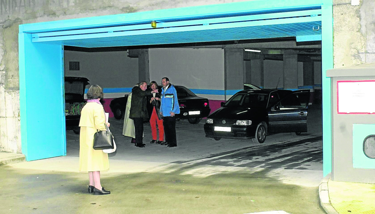 Vista del parking de Linares Rivas en noviembre de 2000