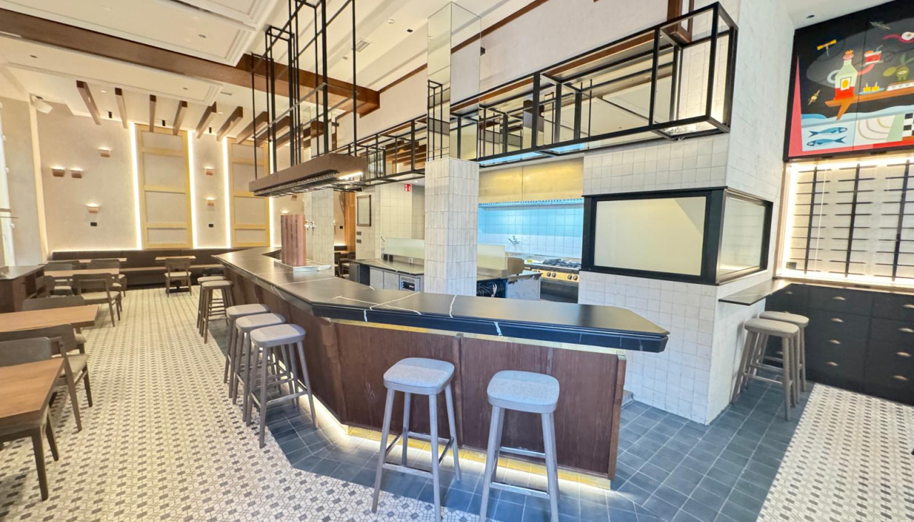 El interior de Oslo recupera el espíritu de las tabernas de siempre, con una propuesta centrada en el producto y el sabor