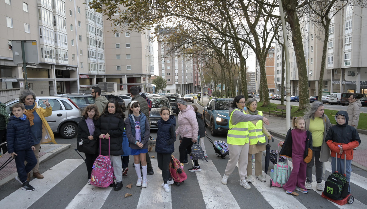 Vecinos de Los Rosales, durante el corte