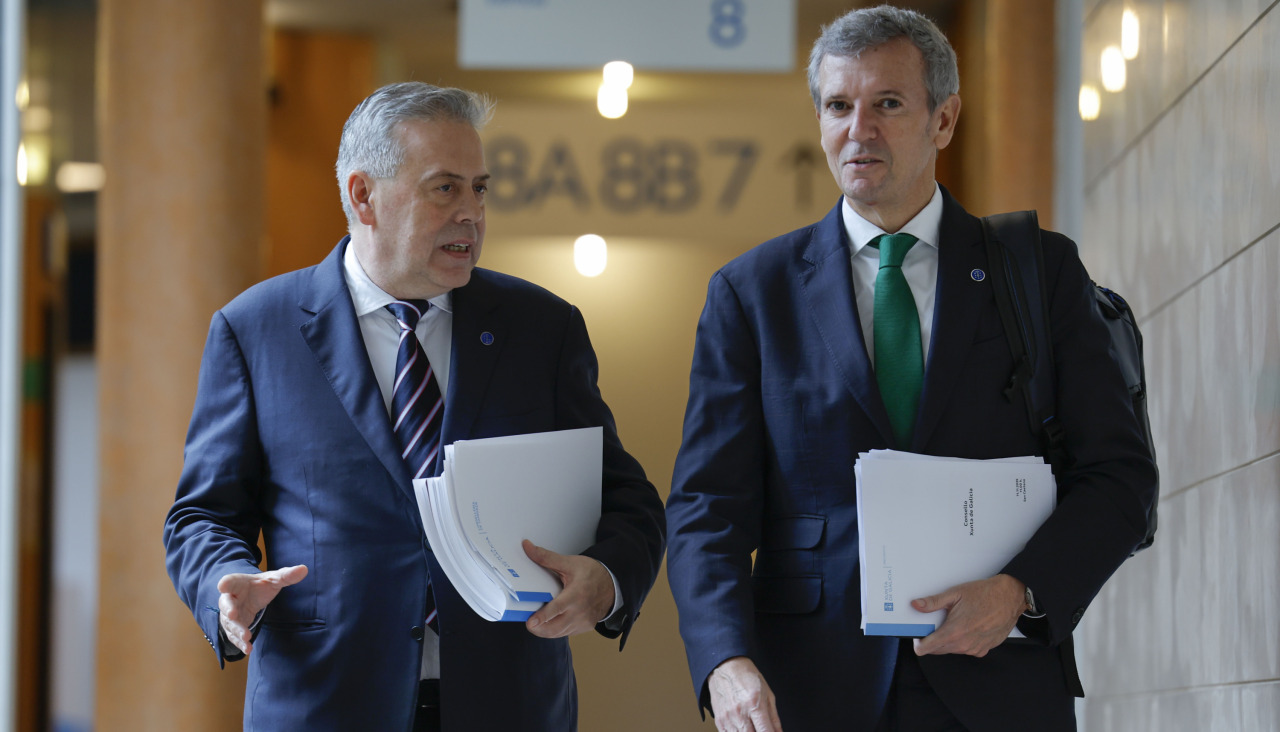 O conselleiro de Sanidade e o presidente galego, este martes, tras a reunión do Consello da Xunta