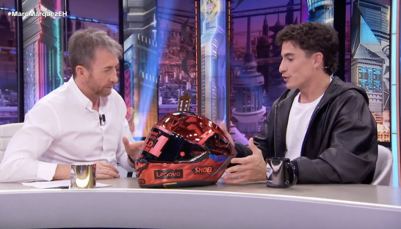 Pablo Motos, el casco especial y Marc Márquez, esta noche en ‘El Hormiguero’