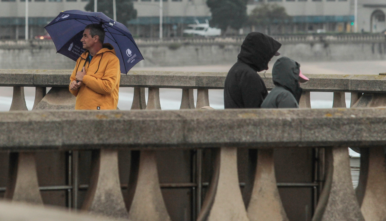 El temporal dejó alertas en el mar y el interior, con fuerte vientos de más de 75 kilómetros por hora