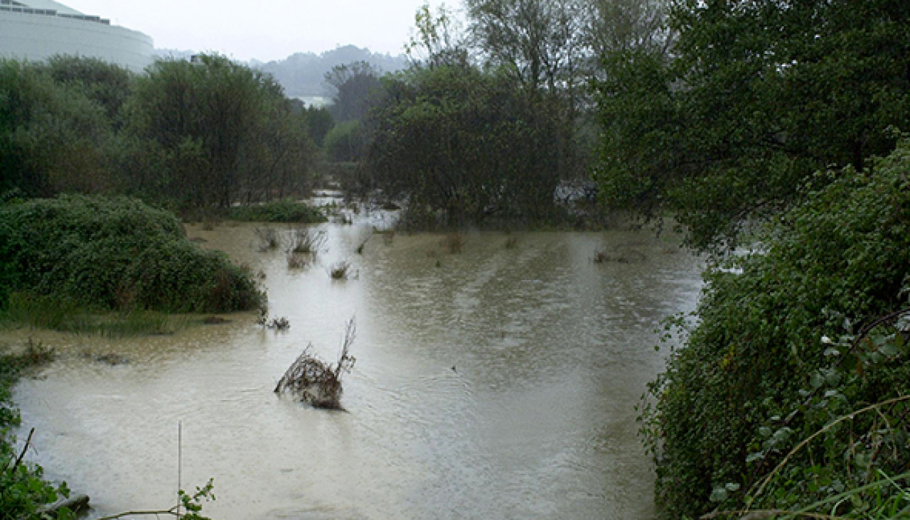 El río Mesoiro, desbordado hace 25 años junto al Coliseum