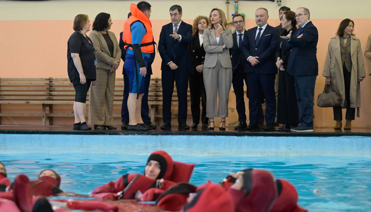 La ministra y el conselleiro de Educación, durante su visita a la Universidad Laboral de Culleredo