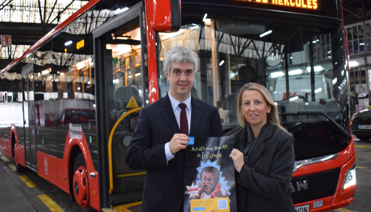Ignacio Prada, director de la Compañía de Tranvías de La Coruña, y María Montalvo, presidenta de Unicef Comité Galicia.