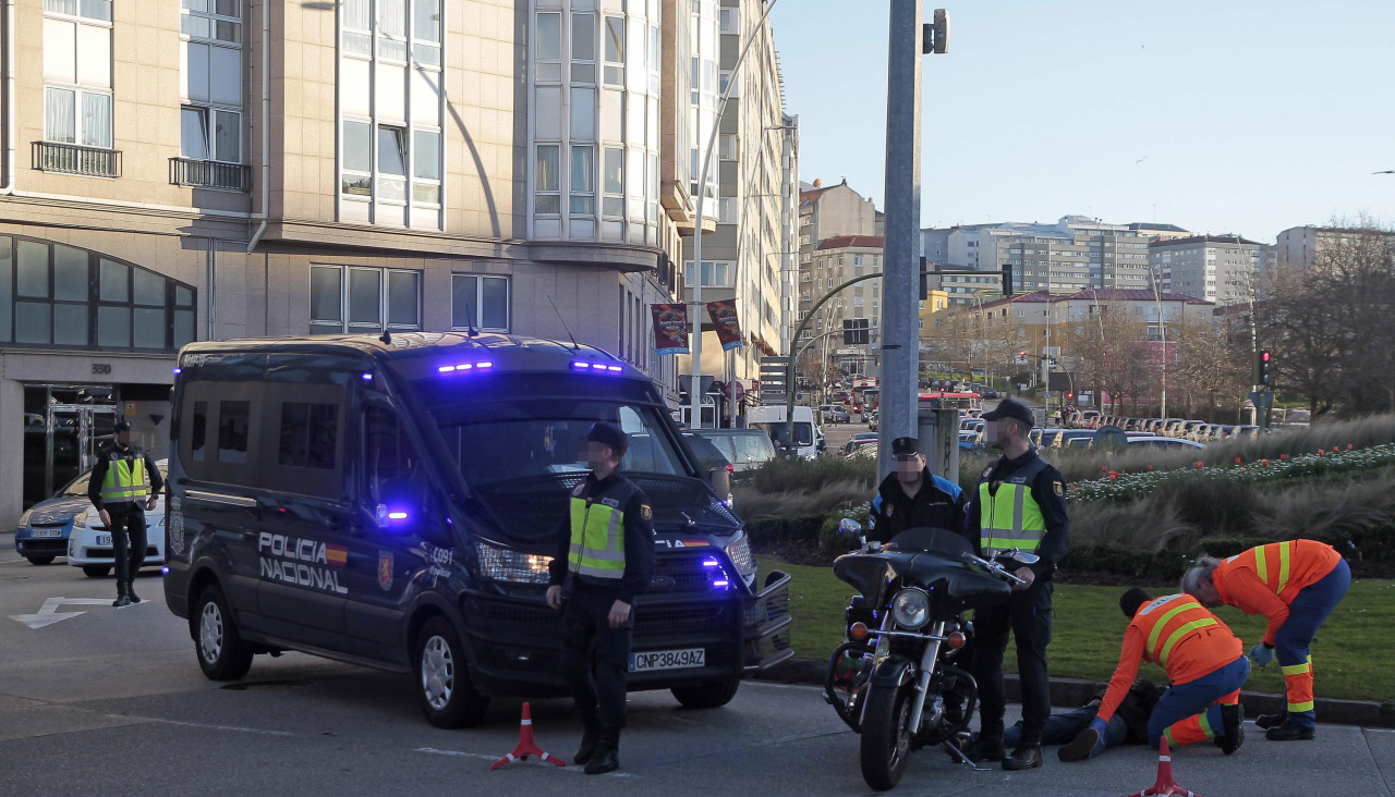 Accidente en la rotonda del Pavo Real, uno de los puntos más conflictivos de A Coruña
